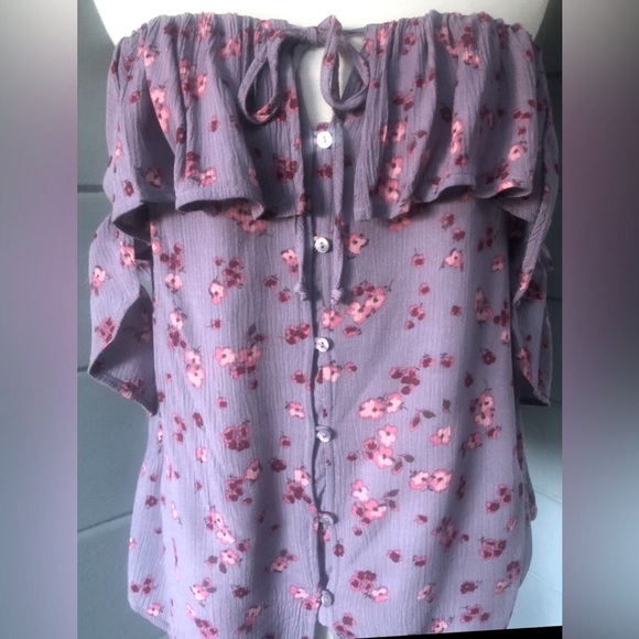 EXPRESS lavender floral ruffle front & sleeves can be Wear on or off shoulder. M - Picture 7 of 16